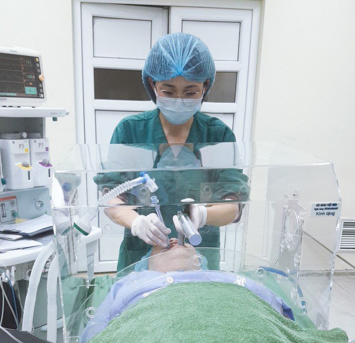 Hướng dẫn chăm sóc bệnh nhân không đặt NKQ bị bệnh hô hấp cấp tính trong Đại dịch COVID-19