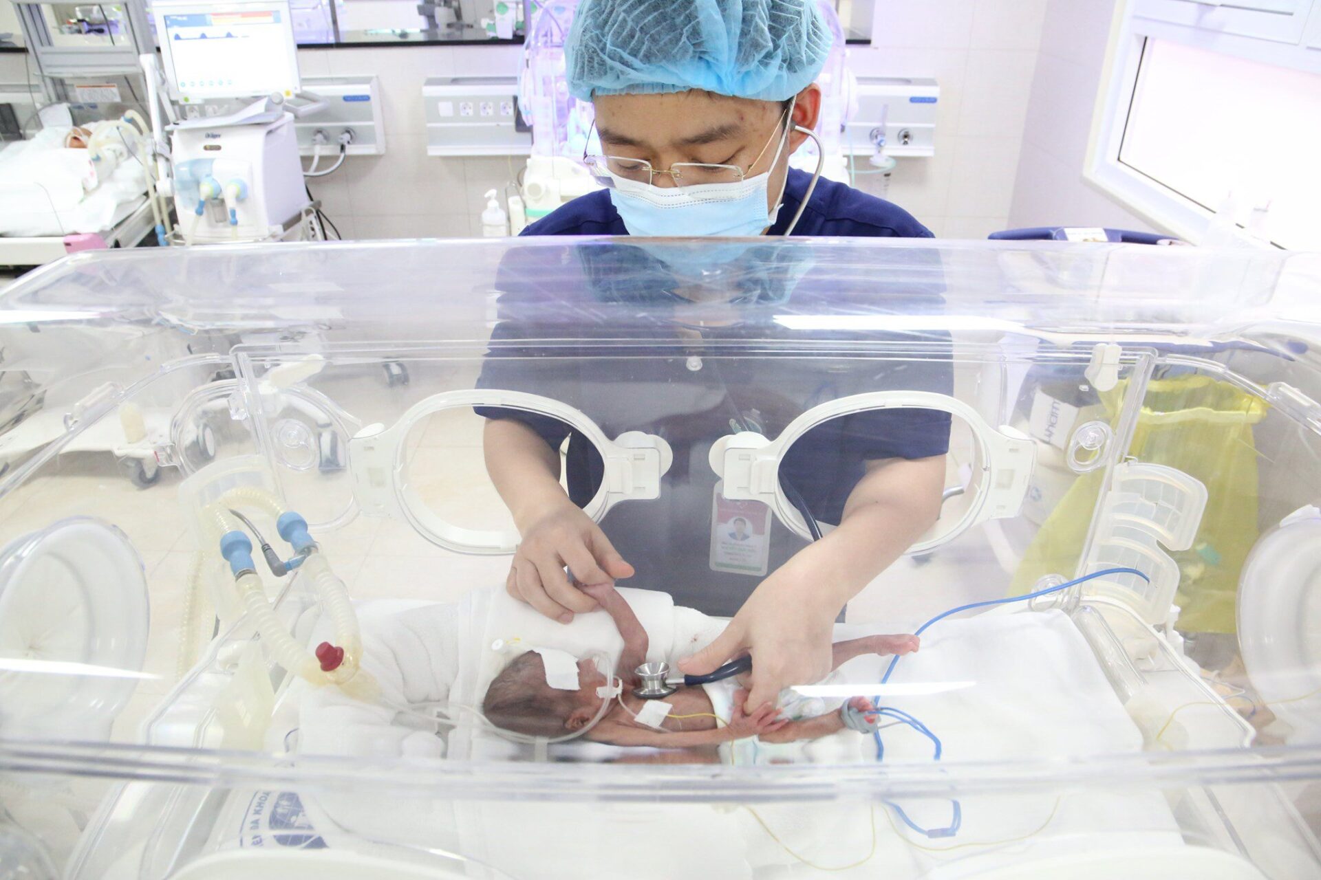 Nuôi Dưỡng Tĩnh Mạch Cho Bệnh Nhi Nặng Hồi Sức Cấp Cứu